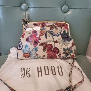 Lana Crossbody Floral stitch